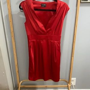 Bcbg red pintuck dress with pockets size 6